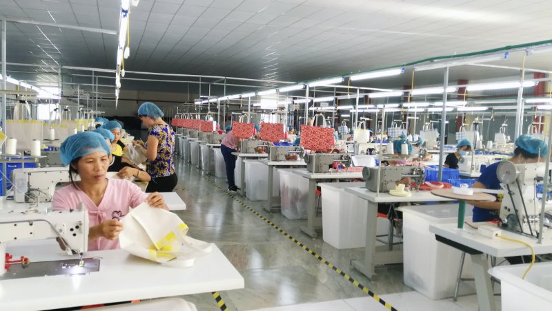 森榮手袋越南工廠正式投產(chǎn)實(shí)景拍攝 森榮手袋越南工廠正式投產(chǎn)實(shí)景拍攝